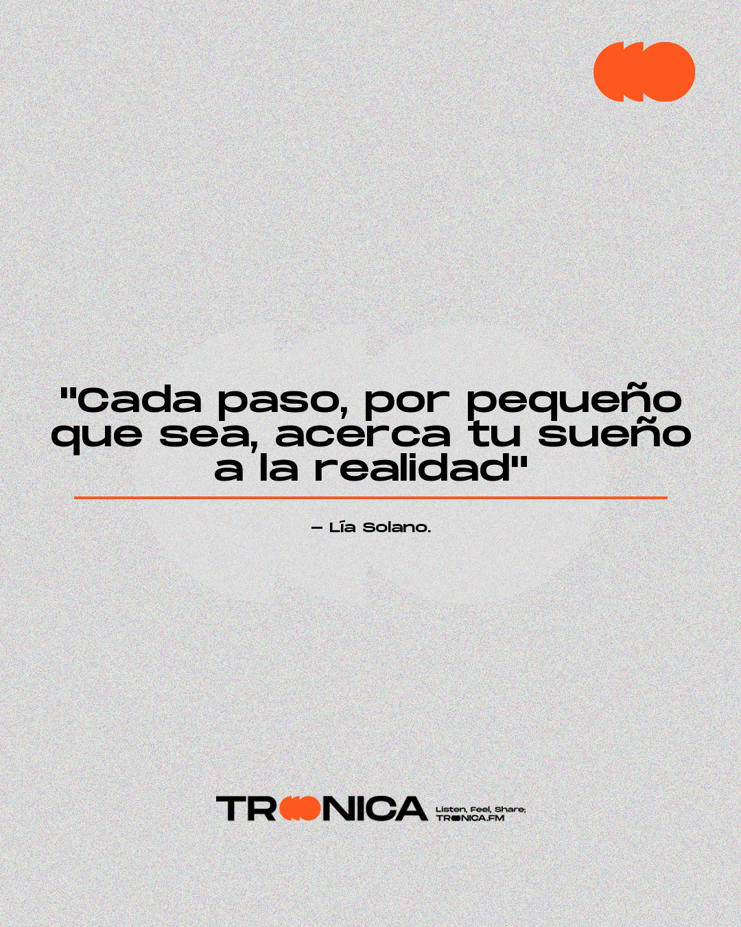 Frase: "Cada paso, por pequeño que sea, acerca tu sueño a la realidad" - Lía Solano.