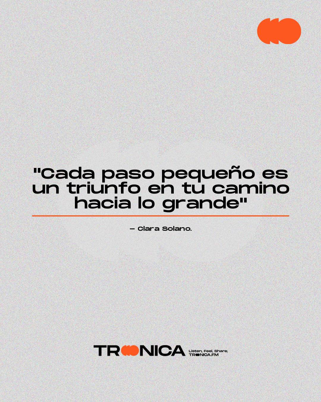 Frase: "Cada paso pequeño es un triunfo en tu camino hacia lo grande" - Clara Solano.
