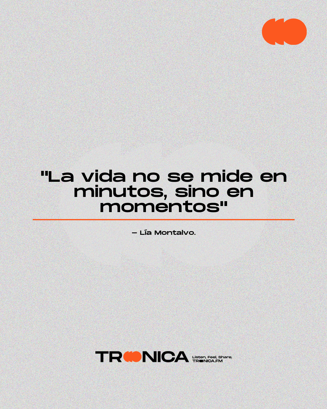Frase: "La vida no se mide en minutos, sino en momentos" - Lía Montalvo.