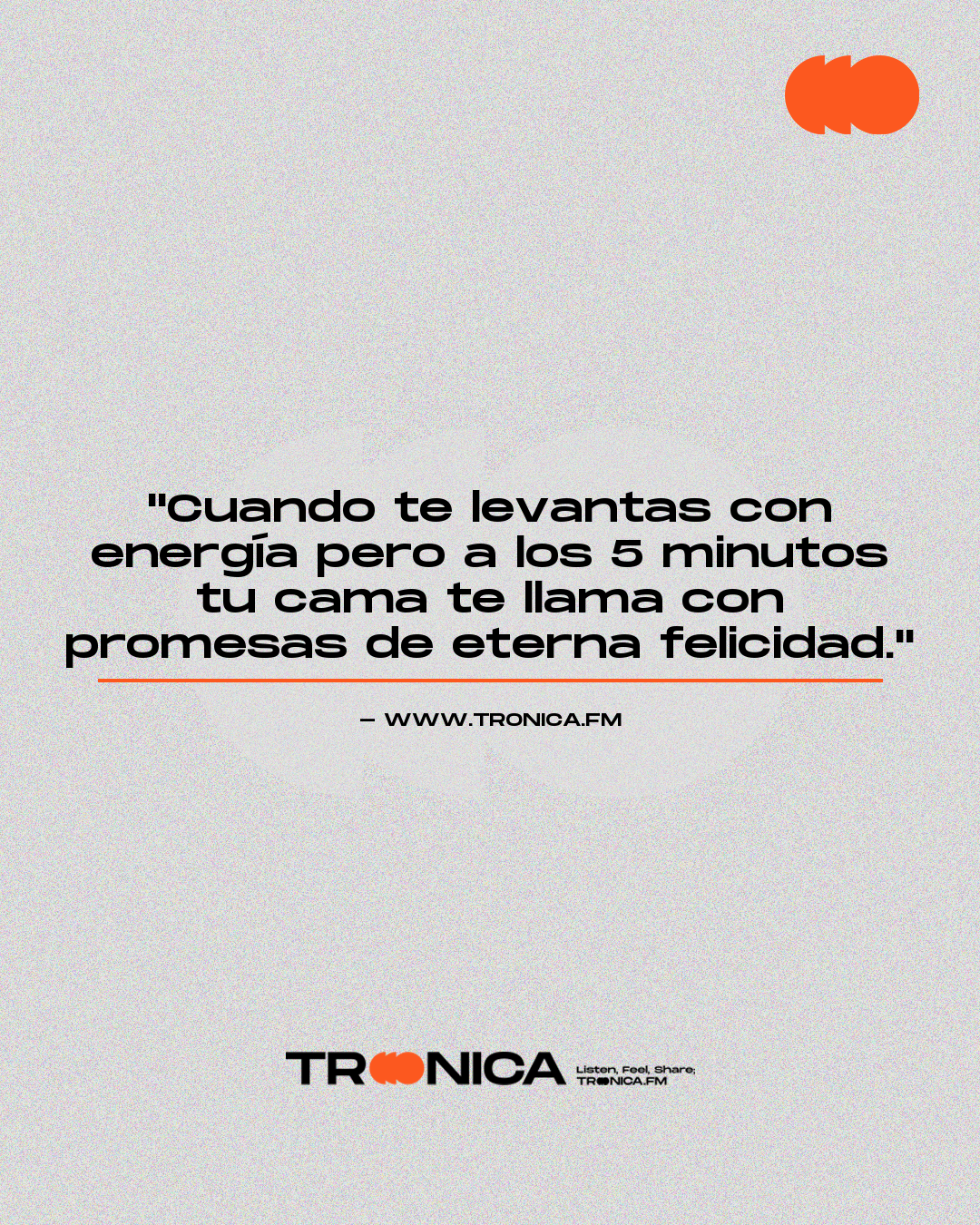 Frase: "Cuando te levantas con energía pero a los 5 minutos tu cama te llama con promesas de eterna felicidad."