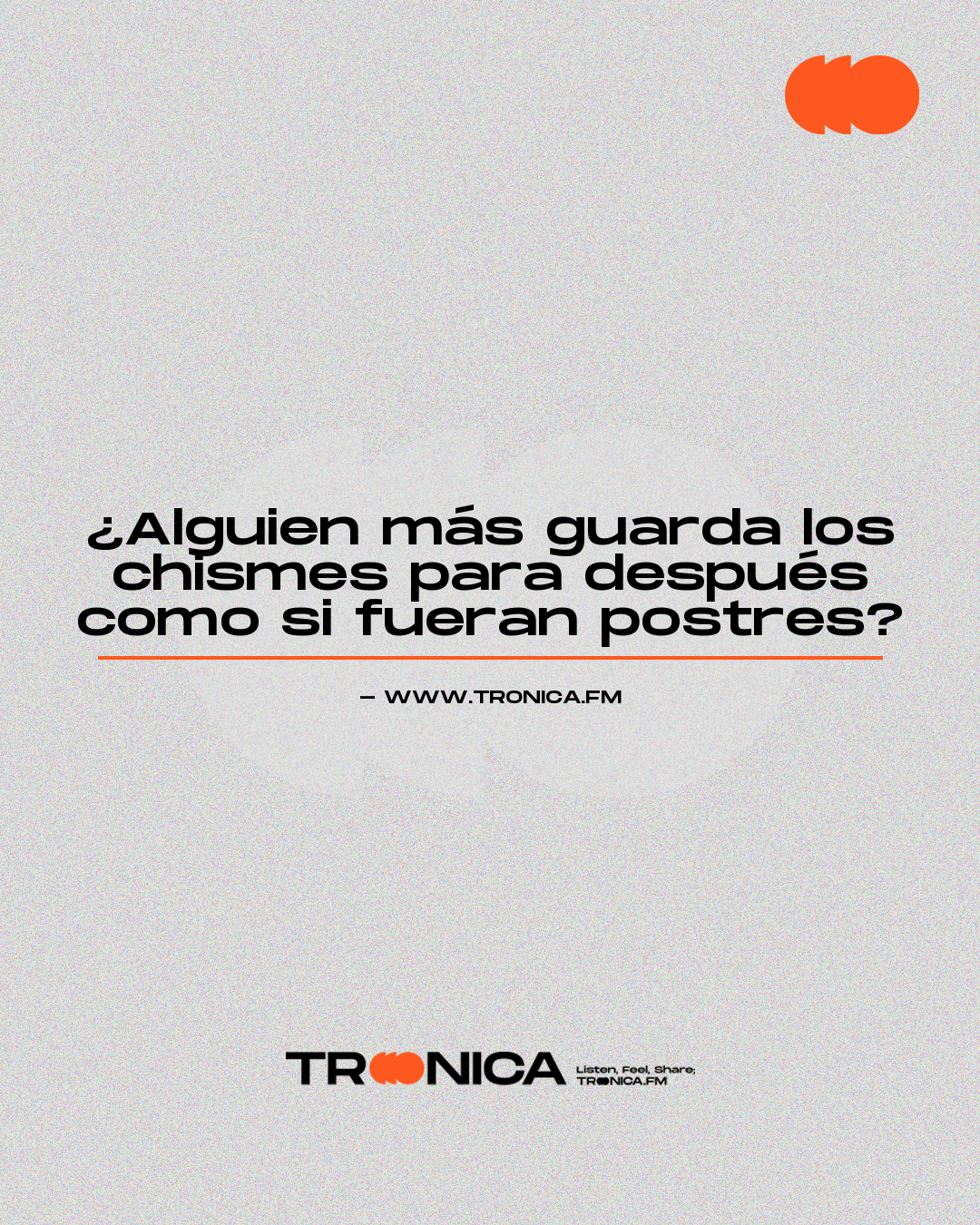 Frase: ¿Alguien más guarda los chismes para después como si fueran postres?