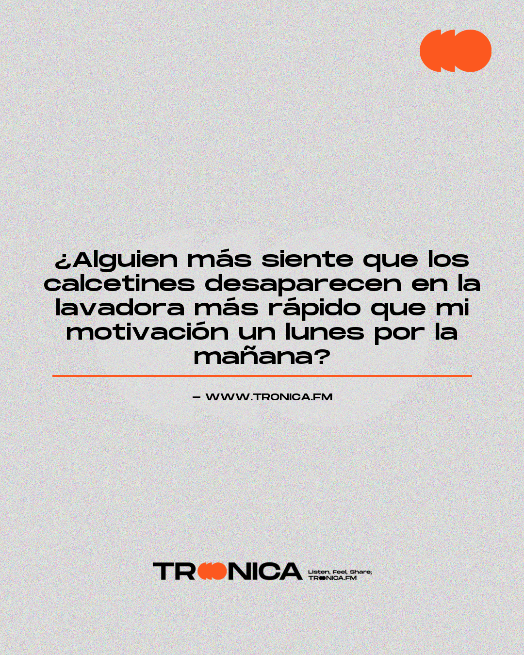 Frase: ¿Alguien más siente que los calcetines desaparecen en la lavadora más rápido que mi motivación un lunes por la mañana?